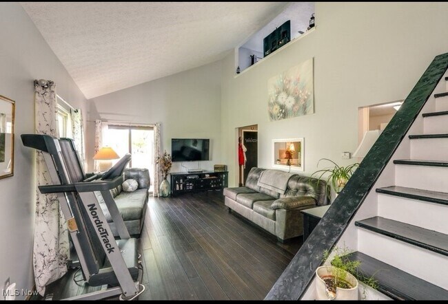 Building Photo - 5589 Rainier Ct