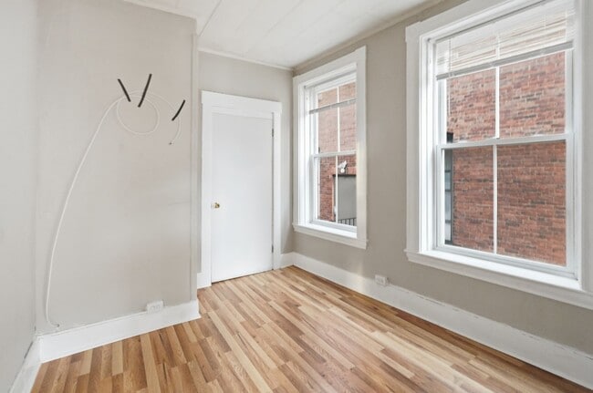 Building Photo - Your Hudson Home Awaits – 2 Bedrooms, Free Application, Pet Friendly