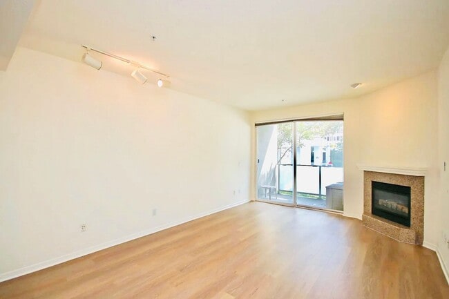 Building Photo - Beautiful 1 bedroom 1 Bathroom, Central Pa...