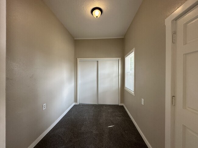 Building Photo - 1340 S Kirby St