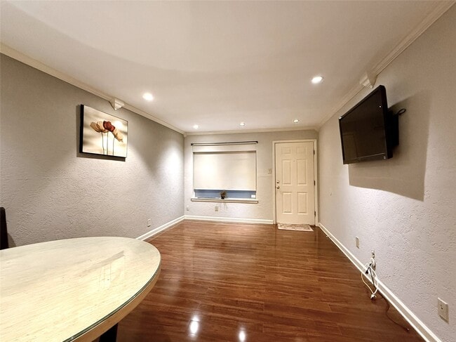 Building Photo - 606 Marshall St