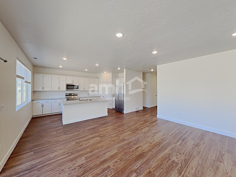 Building Photo - 321 North St