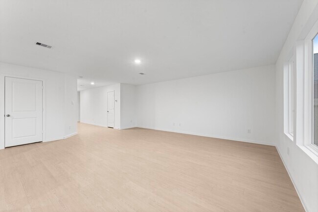 Building Photo - 25373 Carnation Ct