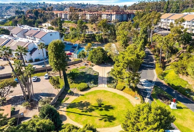 Building Photo - This 1-bedroom, 1-bathroom unit offers an ideal blend of comfort, convenience, and community