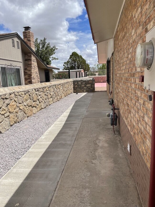 Building Photo - 10604 Fieldrock Ct