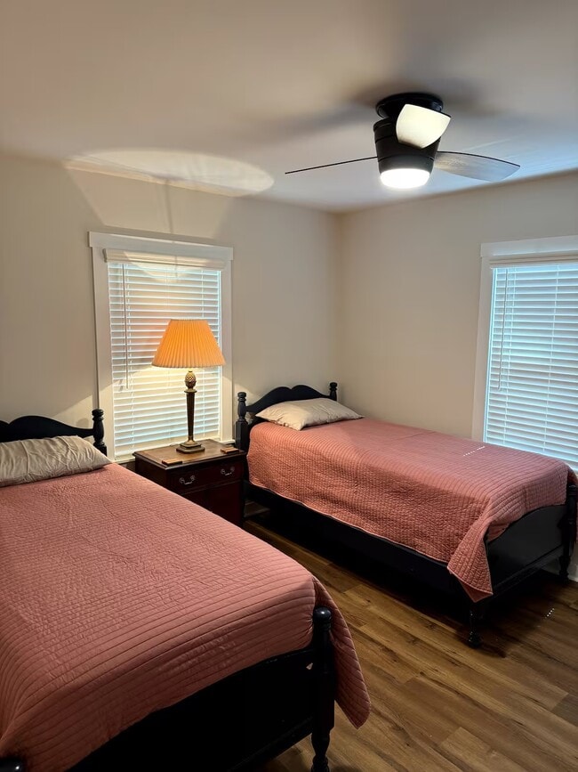 Building Photo - 420 S Ashe St