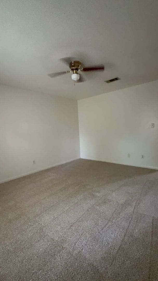 Building Photo - New Listing!