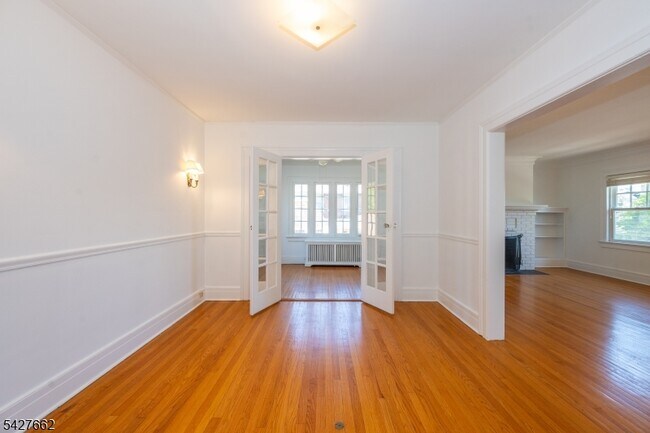 Building Photo - 200 Valley Rd