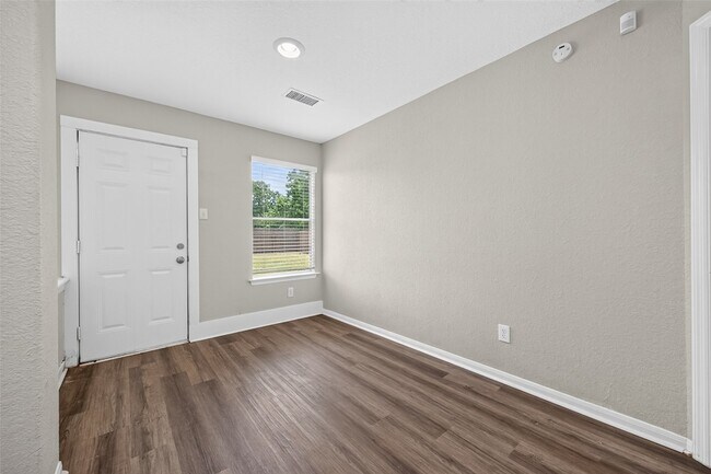Building Photo - 3219 Watercliff Ct