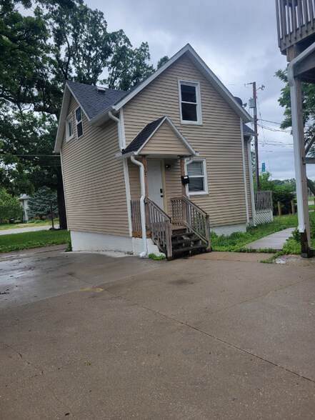 Primary Photo - 1067 21st St