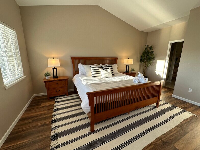 Building Photo - 6253 Kilmer Loop