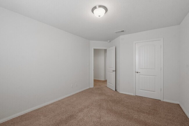 Building Photo - 6910 Kate Reed Dr