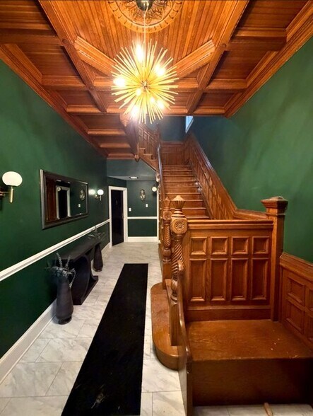 Building Photo - 612 Union St