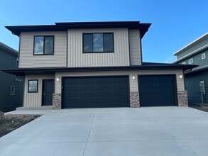 Building Photo - Newly Built in the Wilds neighborhood of West Fargo!