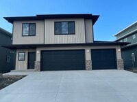 Building Photo - Newly Built in the Wilds neighborhood of West Fargo!