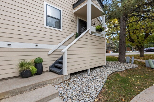 Primary Photo - 4233 S Richfield Way