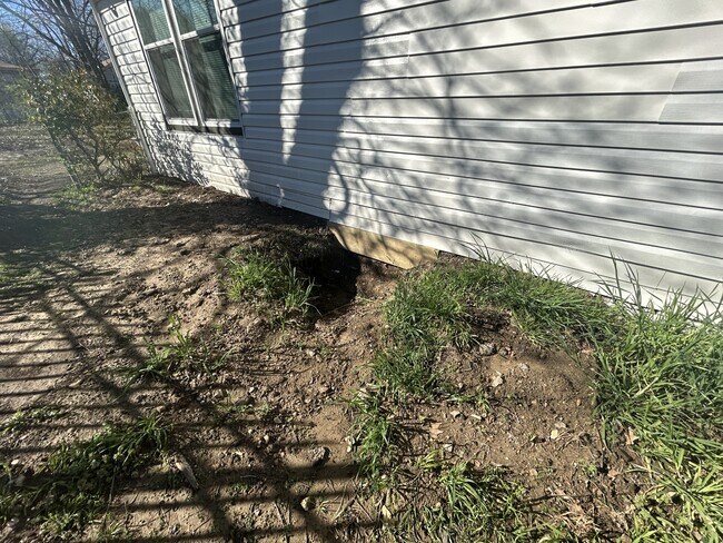 Building Photo - 895 Kney St