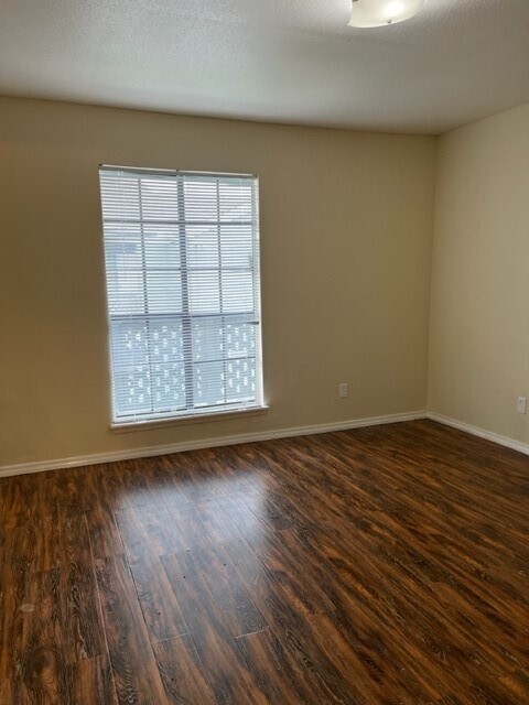 Building Photo - 12500 Sandpiper Dr