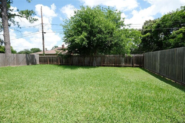 Building Photo - 2714 Cliffdale St