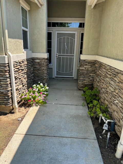 Building Photo - 170 Potter Creek