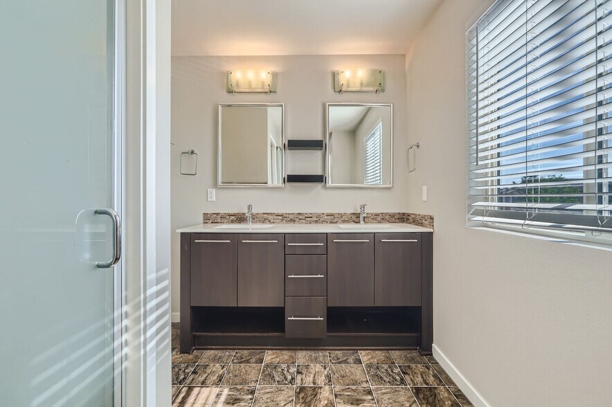 Building Photo - 3344 Cranston Cir