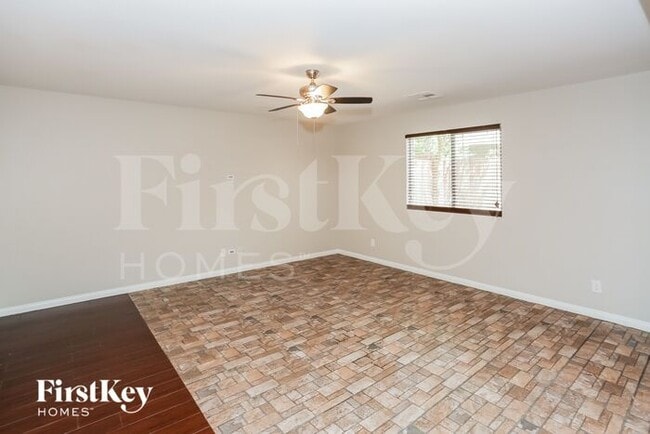 Building Photo - 10752 Knickerbocker Ave