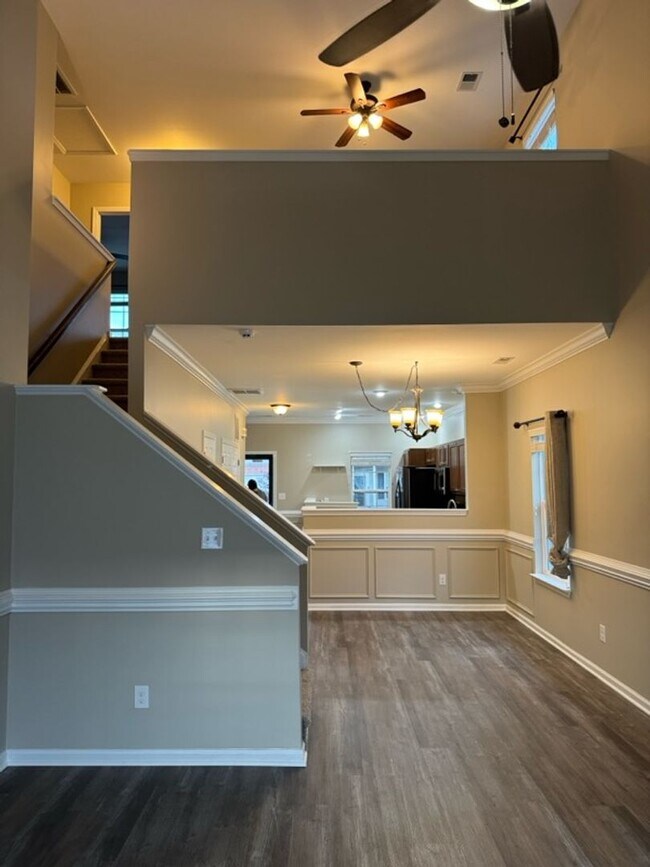Building Photo - 3 Bedroom Townhouse with a Loft Area and a...