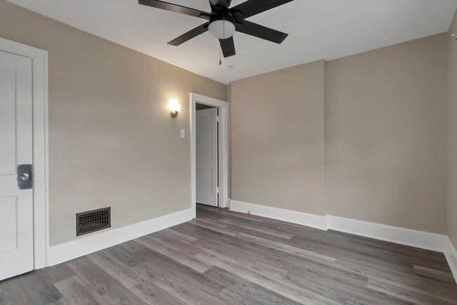 Building Photo - 618-620 Lilley Ave