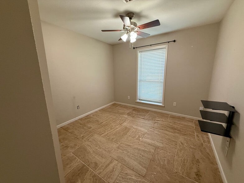 Building Photo - 3203 Bahia Dr