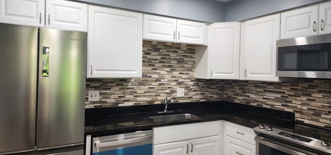 Building Photo - 2300 Beau Monde Ln