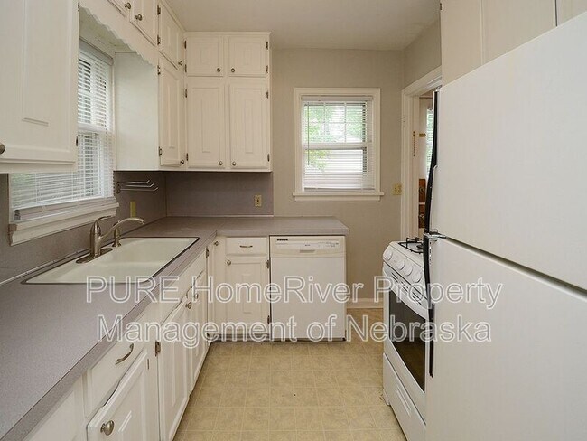 Building Photo - 2108 S 46th St