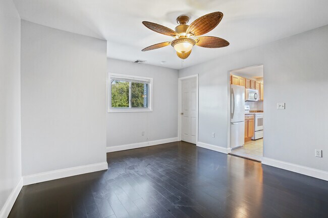 Building Photo - 1202 W Elm St