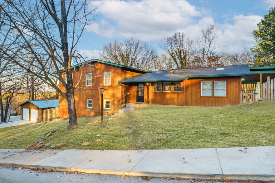 Building Photo - 1158 N Sunset Dr