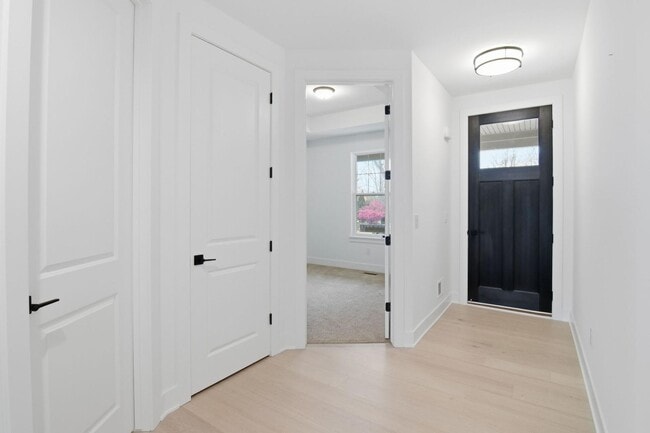 Building Photo - 5980 Willow Grove