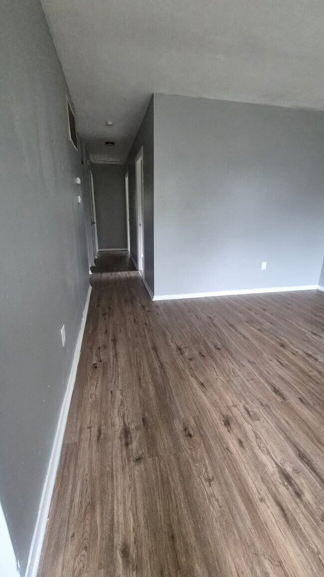 Building Photo - 5286 Osceola Dr