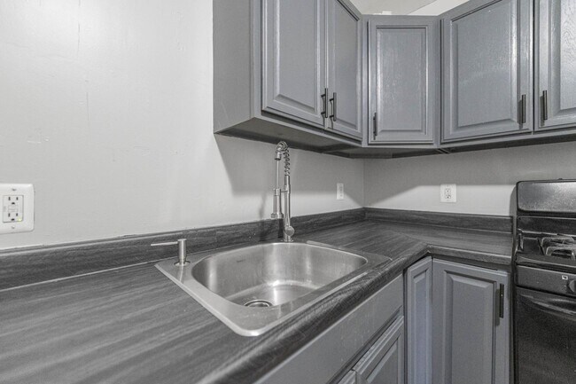 Building Photo - 9 E Basin St