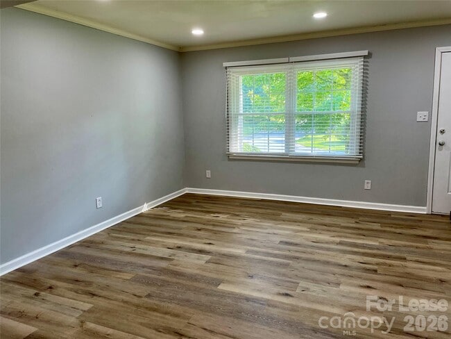 Building Photo - 819 Markwell Dr