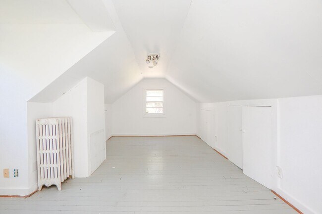 Building Photo - Cape Cod Rental Available in Norfolk!
