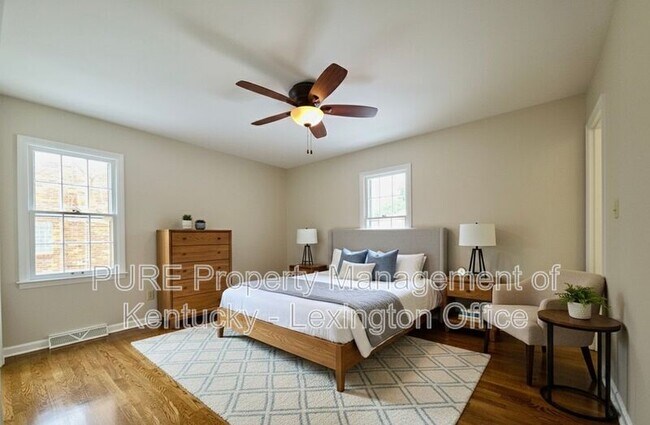 Building Photo - 3462 Lansdowne Dr