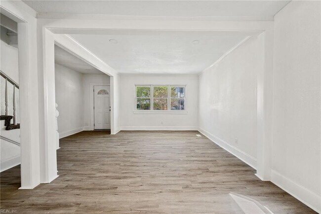 Building Photo - 869 Rugby St