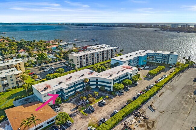 Building Photo - 200 Waterway Dr S