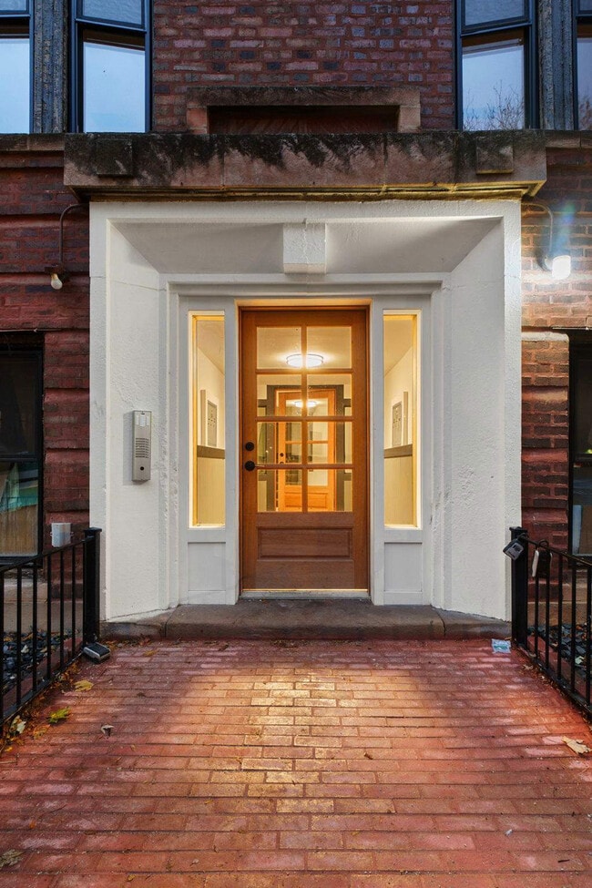 Building Photo - 618 W Patterson Ave