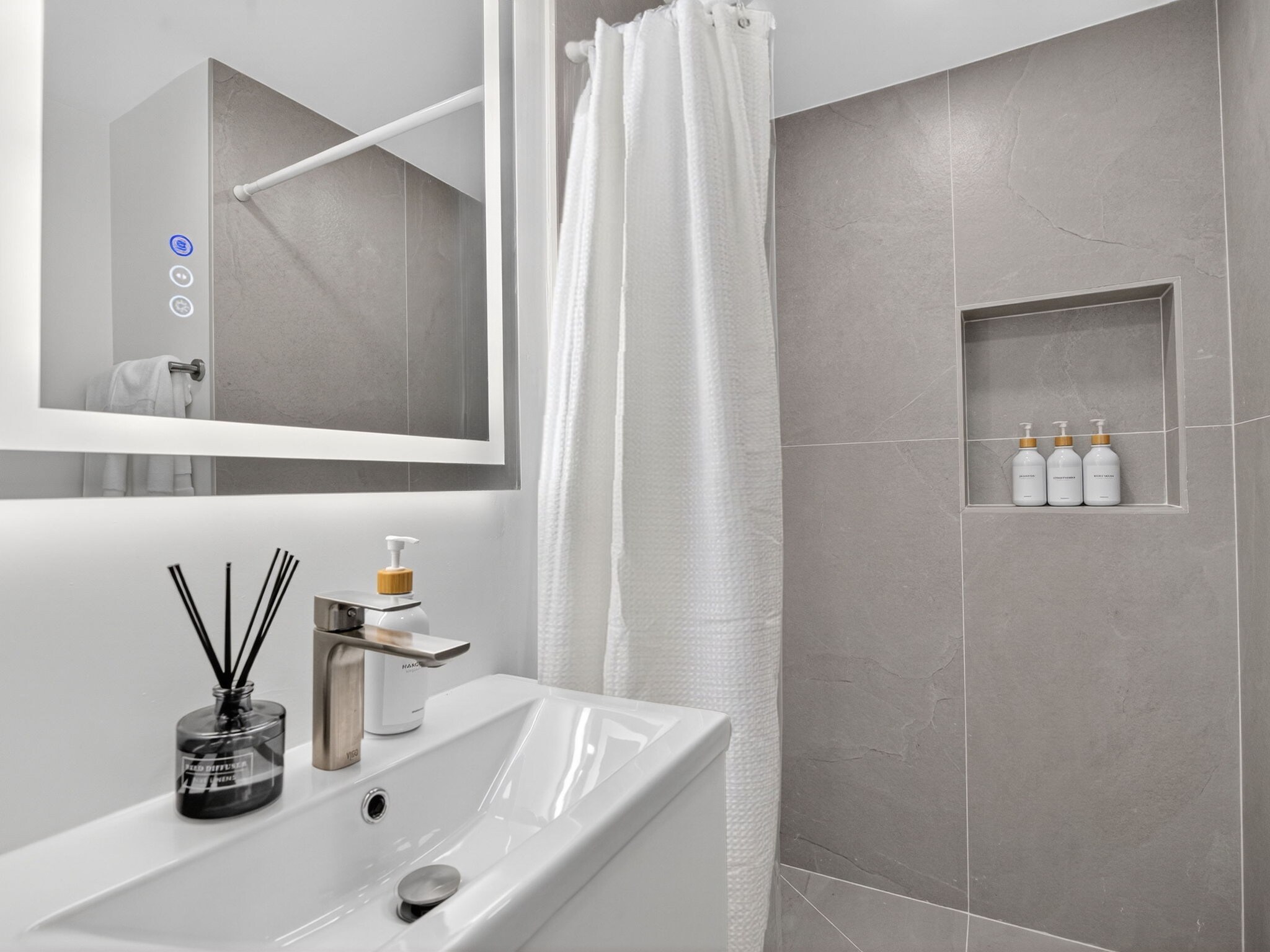 Building Photo - 359 Broadway