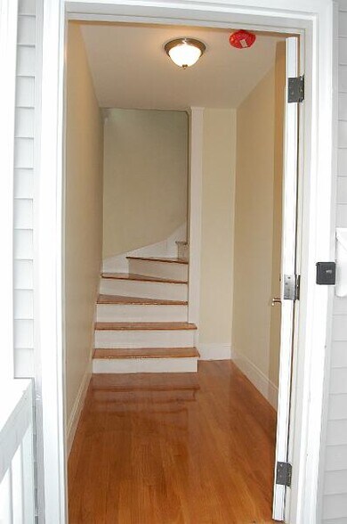 Building Photo - 99 Hull St