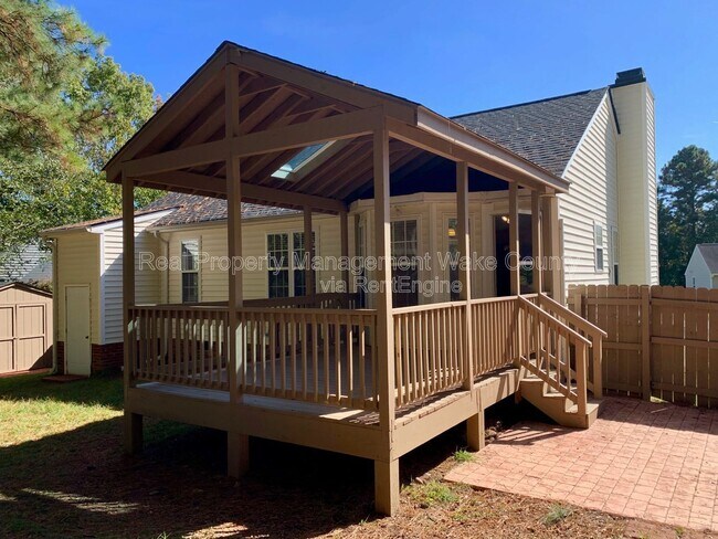 Building Photo - 609 Stinson Ave