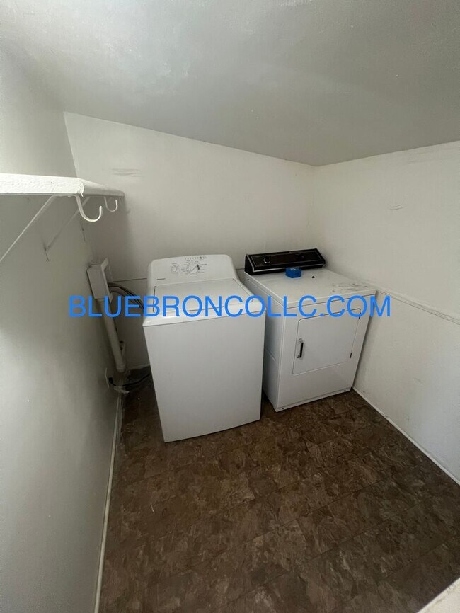 Building Photo - Cozy 1 bedroom house with a lot to offer