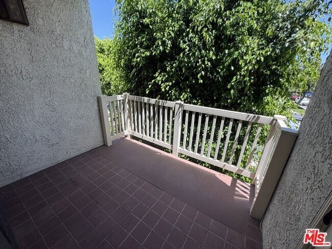 Building Photo - 14315 Riverside Dr