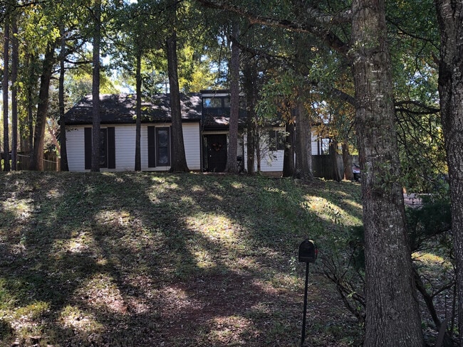 Building Photo - Mint Hill Ranch!