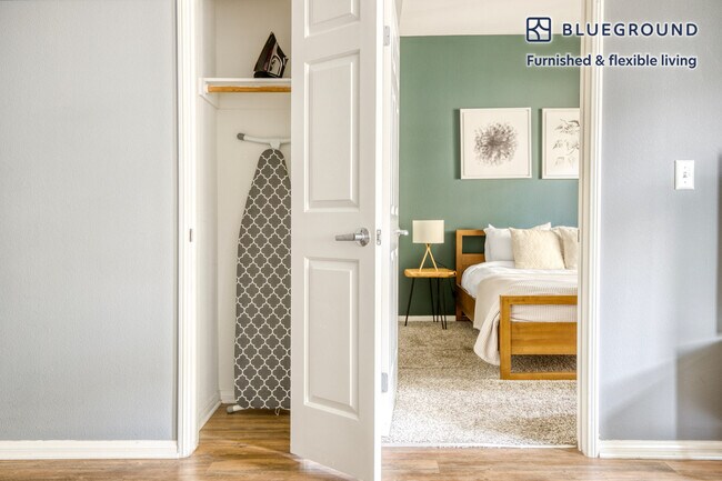 Building Photo - 8601 Lincoln Blvd