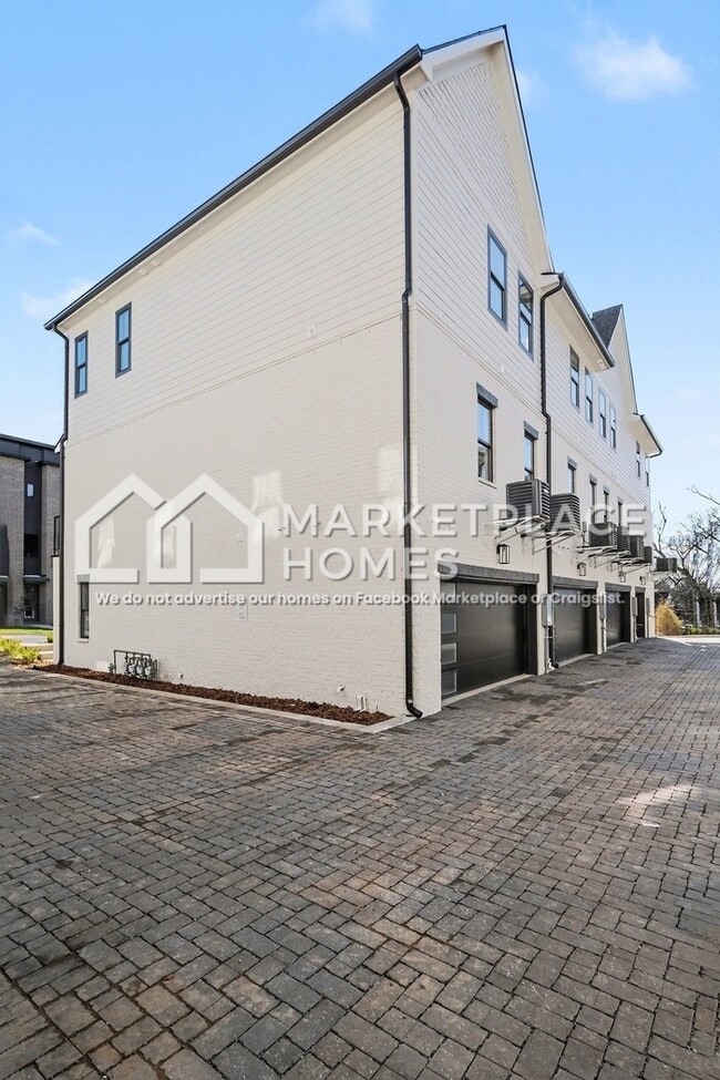 Building Photo - 972 Dozier Pl